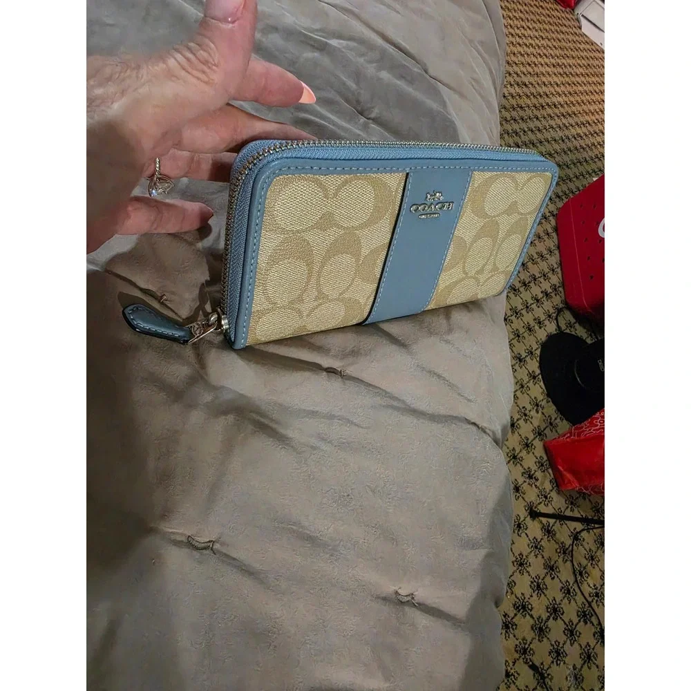 Coach Signature Canvas Accordion Zip Wallet Khaki Light Blue Leather Trim